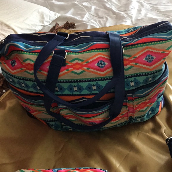 Aztec Print Travel Bags - Picture 5 of 7